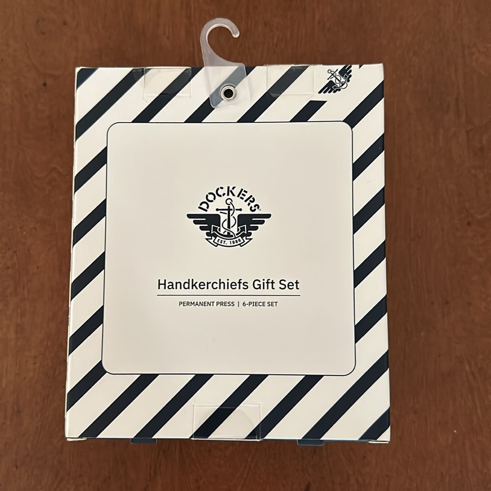 Dockers 6 piece classic white handkerchiefs gift set - Picture 3 of 4